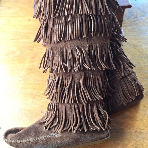 Minnetonka Boots 5 Layer Fringe Suede Moccasin Size 6 - Picture 6 of 6